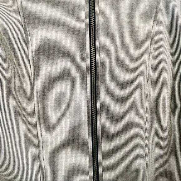 Cabi Grey White Stripe Back Zipper High Low Blazer Jacket Size XS - Picture 7 of 9
